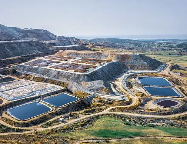 Clarification des eaux de résidus miniers
