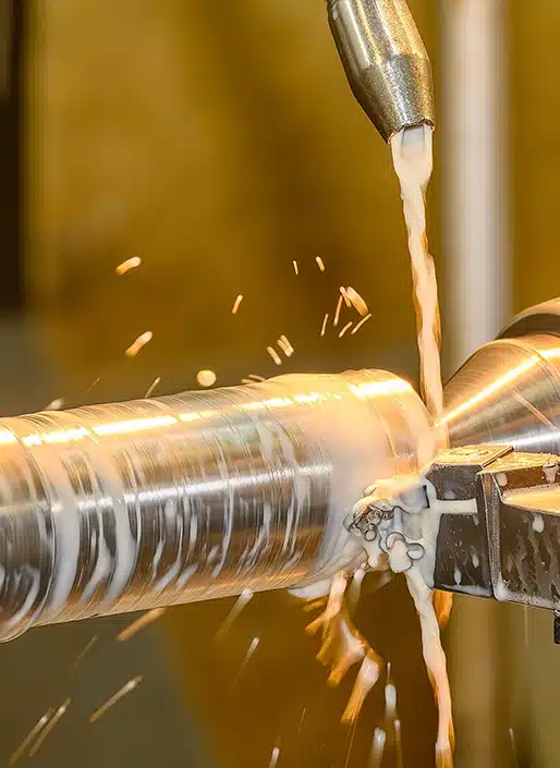Un liquide qui vient heurter un objet métallique en rotation